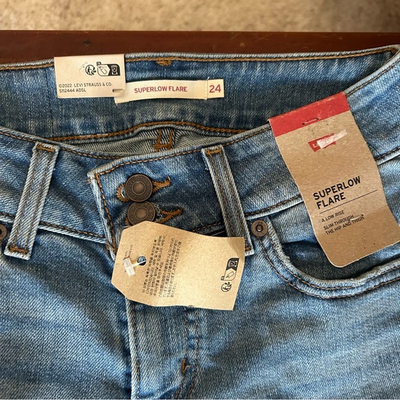 Levi’s Super Low Flare - Picture 5 of 6